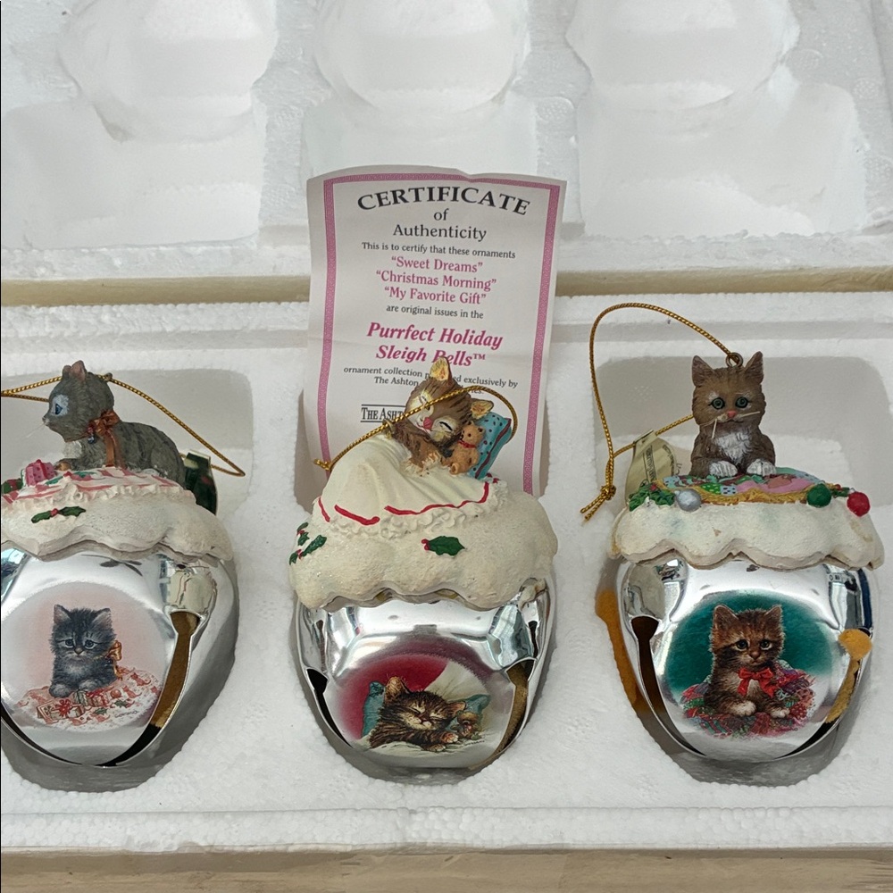 3 pc. Set of Christmas kitty’s. Jingle bells. Adoreable if you love Cats.